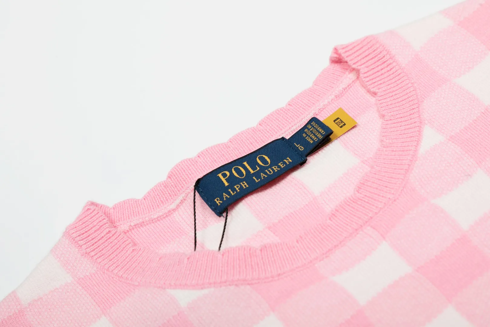 P150 💰 "Top quality" Style number: DS215# (on sale all year round) [Ralph Lauren plaid jacquard basic pony embroidered logo knitted round neck short sleeves] ✅Ralph Lauren Ralph Lauren all-match goddess style plain plaid knitted round neck pullover short sleeves for all seasons ✅Main provider of platform live broadcast Wholesale entities ✅ZP quality 1:1 version Scan the code to enter the GF website Counter quality ✅Detailed quality The only one in Guangzhou Imported quality cotton yarn, focusing on high-end, cost-effective, good quality needless to say ✅The version restores the original version, loose, comfortable and stress-free, simple is high-end, classic is eternal, ✅The upper body is simple and easy to match, a must-have for goddess ootd. Good-looking clothes are never picky. A must-have in the goddess' wardrobe. Size: S-L Color: Navy Gray Yellow Pink Light Blue Red